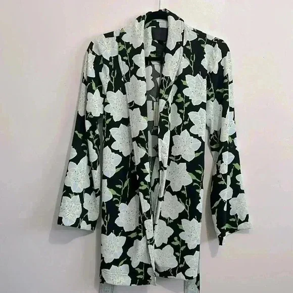 BNWT 500 Madison Cinqcent Women’s floral print trench coat size Xs - Picture 2 of 5